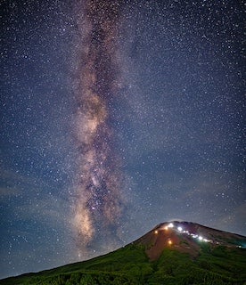 「宇宙の神秘を感じる…」人気アーティストが投稿した絶景写真が話題に