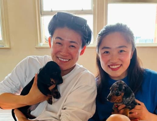 サッカー・山下杏也加が子犬たちとともにヨガでリフレッシュ！