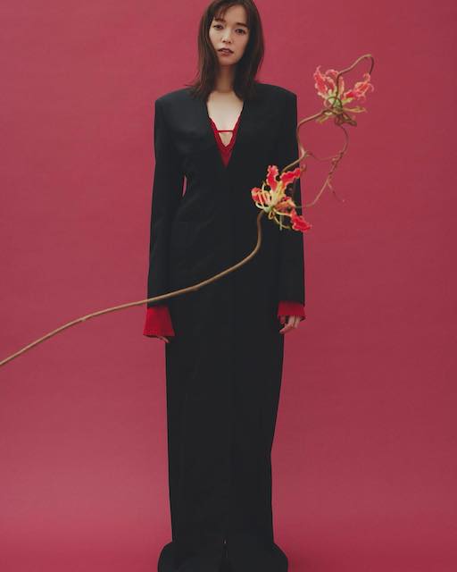 佐藤栞里 衝撃の8頭身ショット公開にファン驚愕?!「なんか別人」