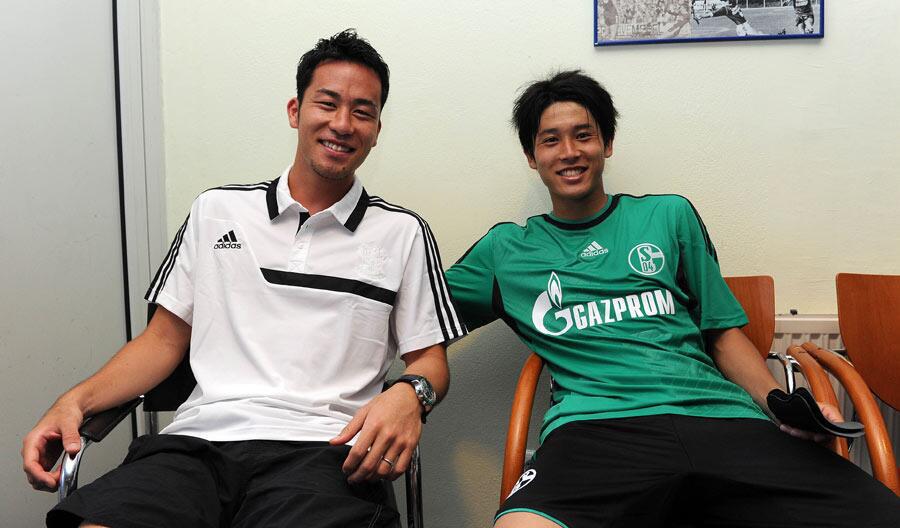 シャルケが吉田麻也と内田篤人の「エモい。」2S公開✨ファンからも「懐かしい😆」と好反応