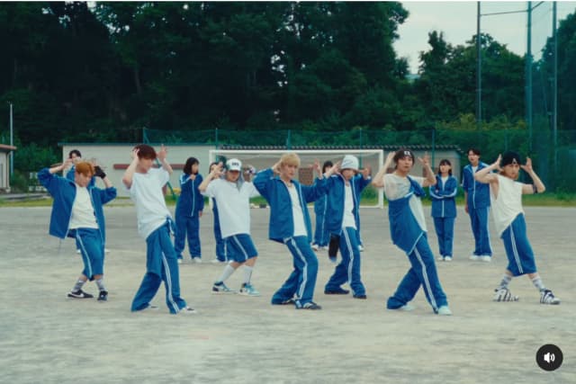 「体操着も7人7様！」なTravis JapanのMV