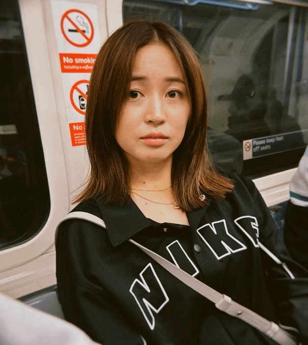 美女サッカー選手・清水梨紗「IN ロンドン！」電車内のオフショットが美麗だと話題に