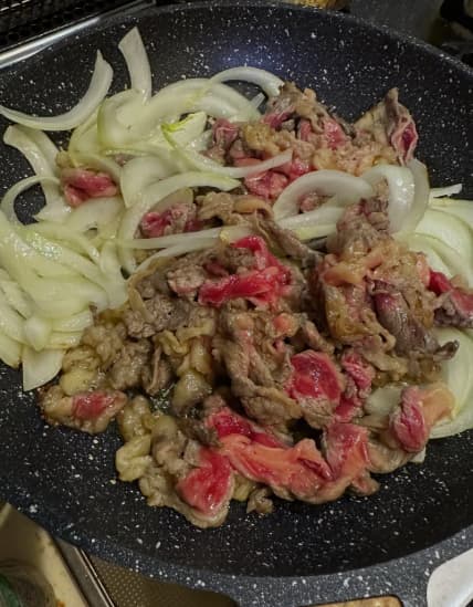 ハチミツ二郎が晩ご飯の牛の生姜焼きを投稿！とても美味しそうの声