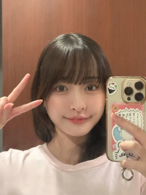 高崎かなみの朝の可愛さに撃ち抜かれる。鏡越しの微笑みが優勝すぎる