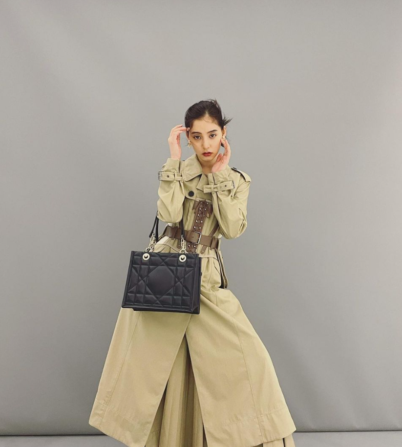 果たして何頭身！？新木優子、Diorの衣装を着こなしたオフショットをアップ💕