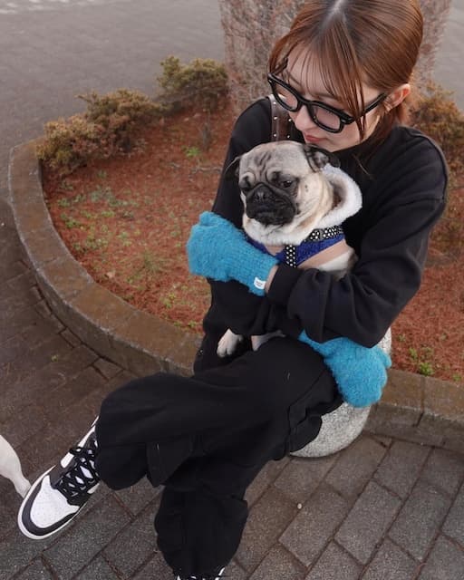 美人インフルエンサー・りか、愛犬との2ショットを公開し可愛すぎると話題