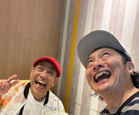 熱戦後のひととき...あのベテラン芸人とJPの2ショットが話題に