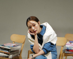 chay、UNIQLO×JW ANDERSONの展示会に参加！ピンクストライプシャツをセレクト