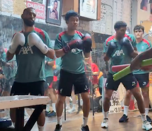 ボクシングを取り入れたトレーニングをするリヴァプール