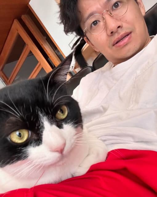 お笑い芸人 ミキ  亜生愛猫に愛情を注ぐ！