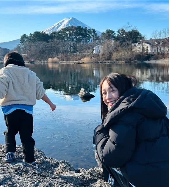 人気リポーター・鈴木あきえ、週末プチ旅行で富士山へ！息子背中に笑顔な母の顔にファンほっこり