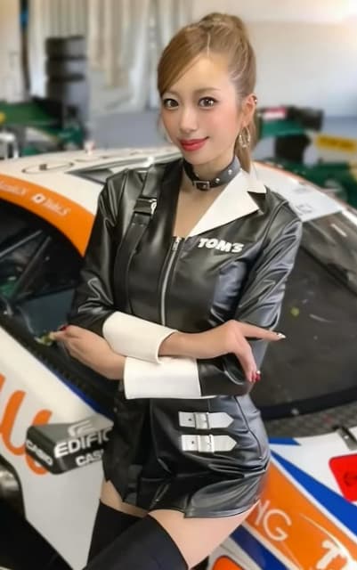 レースクイーン・央川かこがハイヒールでタイヤ交換⁉初めての体験で猛勉強！