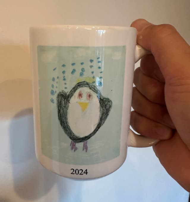 メジャーリーガーの菊池雄星、息子が作ったマグカップに「最高に美味しいです」とお茶を啜る