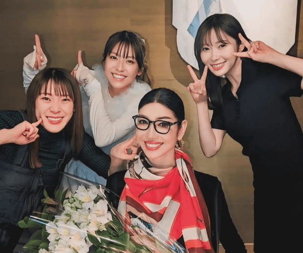 アンミカの誕生日を仲良し人気タレントらが祝福「歳を重ねるごとに、友人の存在に有難さを感じます」