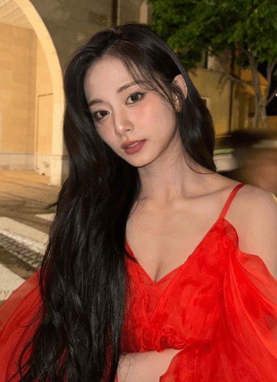 TWICE・ツウィの“美しすぎる”最新ショットにファン興奮「息ができない🔥🔥❤️」「Wowowow 😍」