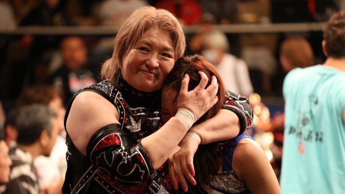 女子プロレスラー・堀田祐美子が叶ミクを抱擁！「己の心に感じなければ」熱いメッセージ