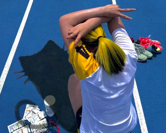 「うっま、猫になってる」美女陸上選手、走路で”キャットシルエット・構築ショット”を見せる！出来映えにファン大絶賛