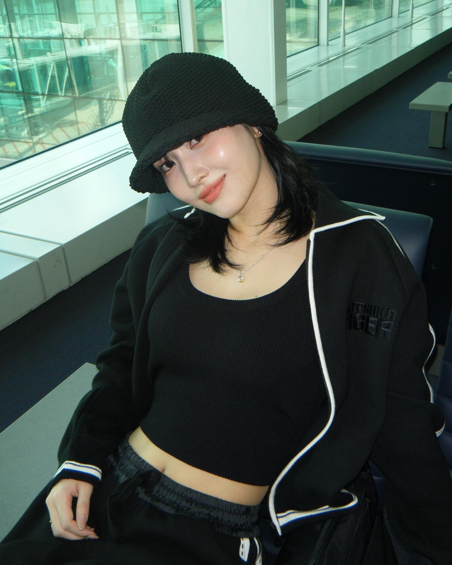 「可愛すぎるって😍」TWICEモモがオールブラックコーデを公開✨