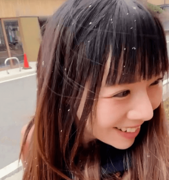 「顔出しズルい」美女テニスコーチ、雪化粧のキュートショット＆神秘スポット公開にファン惚れ惚れ「こんな可愛い顔して、テニスは容赦ないなんて！」