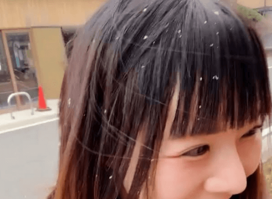 「顔出しズルい」美女テニスコーチ、雪化粧のキュートショット＆神秘スポット公開にファン惚れ惚れ「こんな可愛い顔して、テニスは容赦ないなんて！」