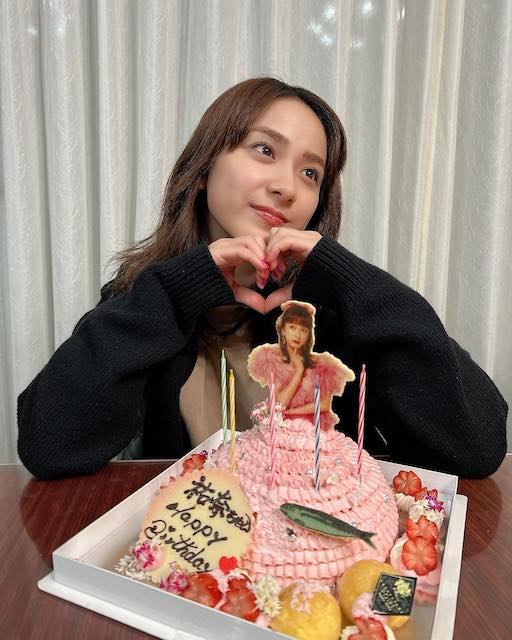 平祐奈が25歳に👏 豪華な誕生日ケーキが話題👀
