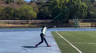 「ウォオオ！ってぶん投げる時もあるけど」元陸上選手の美女、荒ぶる魂の”やり投げ・ムービー”を披露！