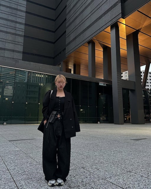 あの大人気YouTuberのブラックコーデがカッコ良すぎると話題に!?