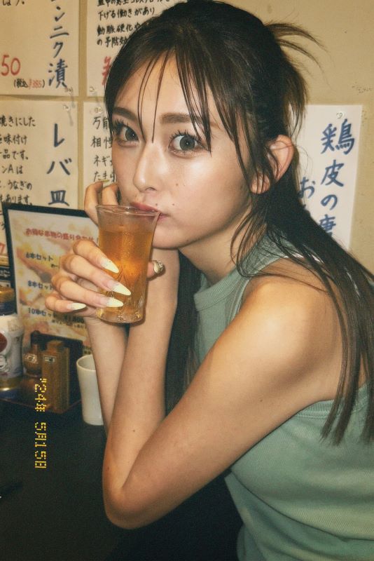 ゆうちゃみがレトロで可愛すぎるショットを公開