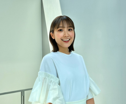 「笑顔に元気もらえる！」松岡朱里アナ、“癒しのオフショット”公開でファン歓喜！体調不良の報告も話題に
