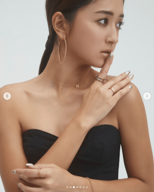 「鎖骨の綺麗さハンパない」みちょぱの肩出しドレス姿が美しすぎる！