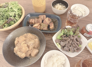 辻希美 夕飯公開で話題に⁉️「肉だらけだった😳🙏💦