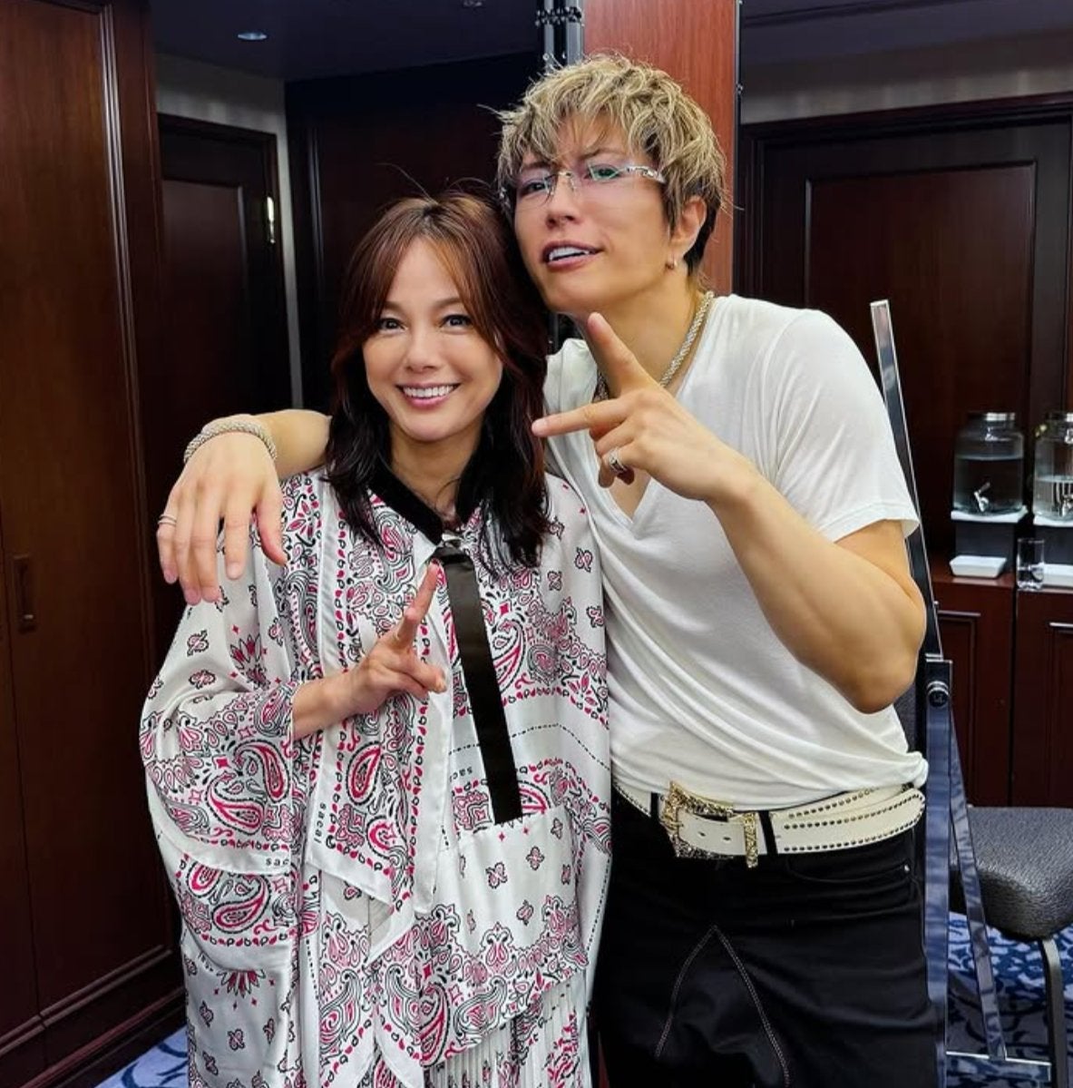 「仲良しツーショットに反響！」相川七瀬、GACKTの誕生日イベントにサプライズ登場