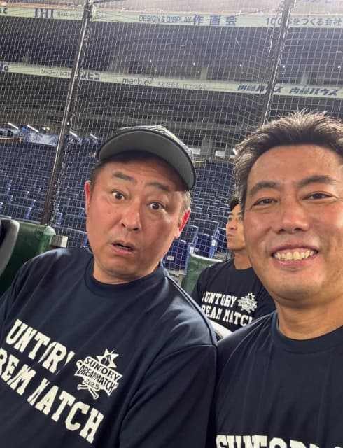 「相変わらずでした」元プロ野球選手・上原浩治が岩本勉とのツーショットを披露