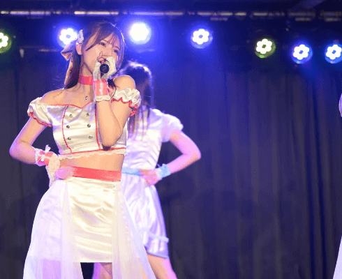 「キレイだなぁ…」美女レースクイーン、レアなアイドルステージショットにファン拍手喝采！「可愛かった」