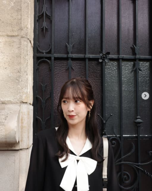 日向坂・佐々木久美、パリでのオフショットを公開！