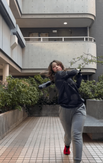 豪快スイングが話題の女子大生・ほさかなな 