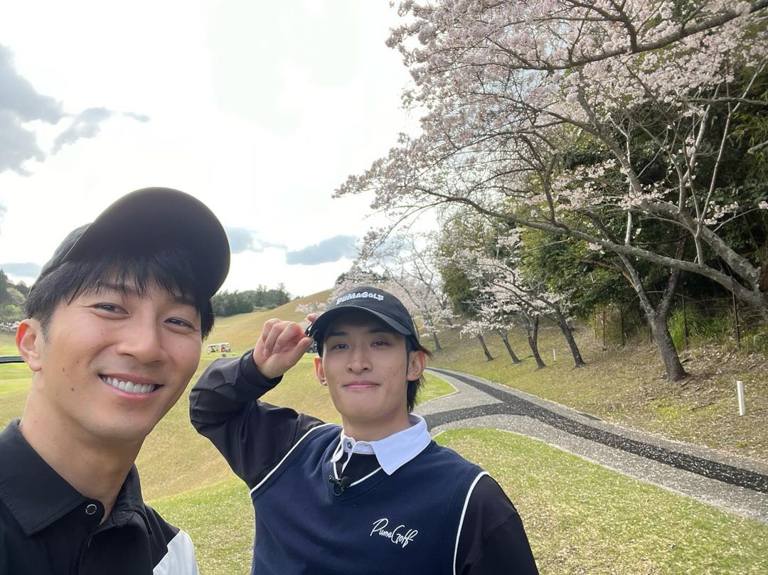 WEST.の濵田崇裕がSnow Man・向井康二とのオフショット公開に「楽しそうな2人が見れて最高」