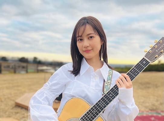 「いくちゃんのギター姿も素敵」「清涼感も半端ないよ」生田絵梨花の新CMオフショットにファンからコメント殺到！