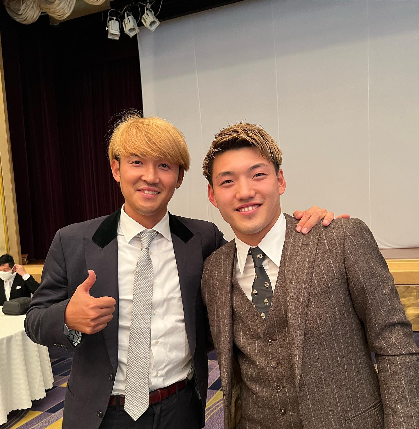 堂安律が憧れの先輩 宇佐美貴史との2ショット披露📸「たまらん一枚です🥹🙏🏻🔥