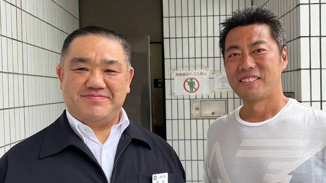 「25年ぶりの再会に感動！」上原浩治、大相撲初観戦で西岩親方との縁を語る