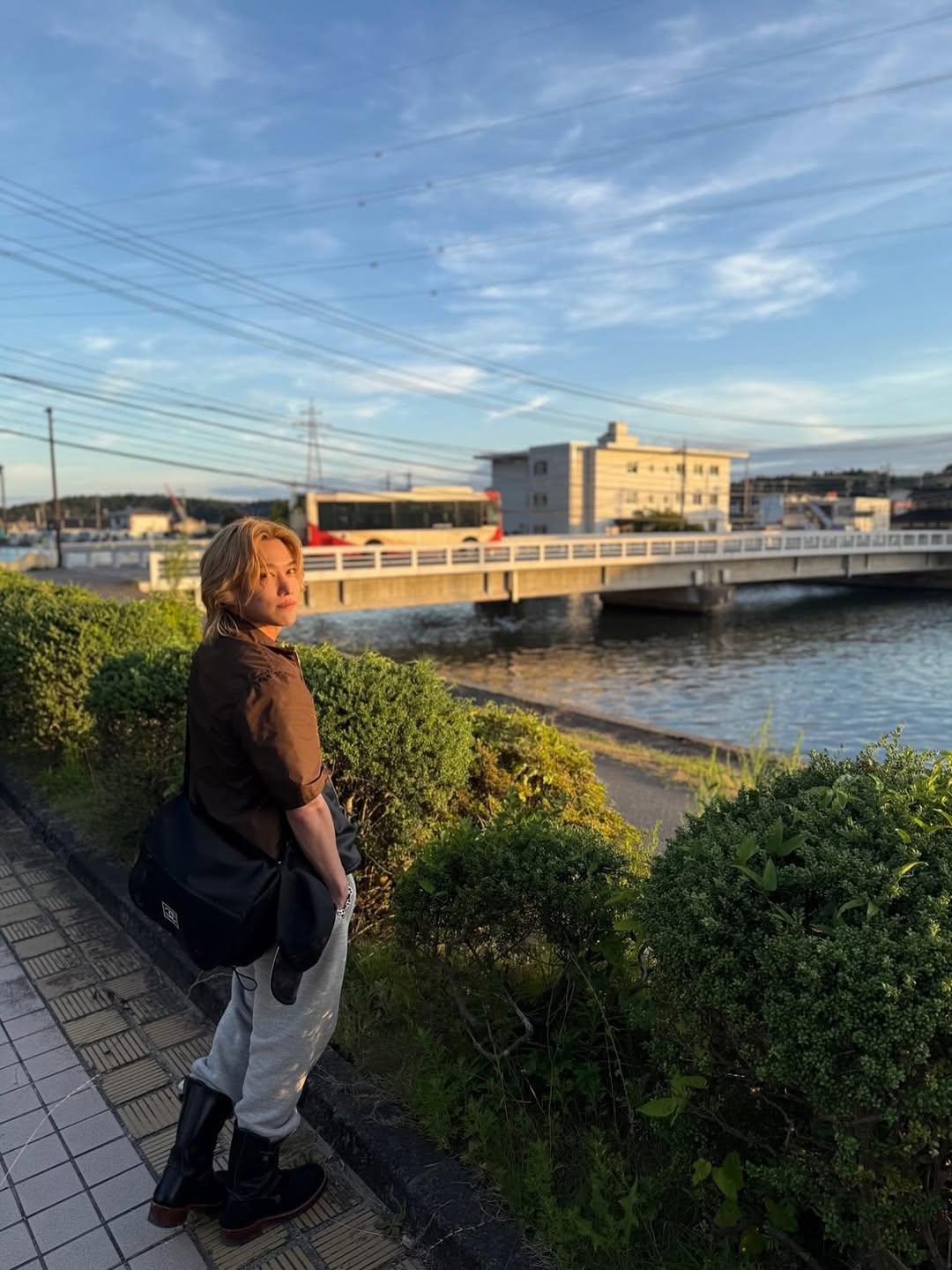 「暑いなかお疲れさま！」Kis-My-Ft2・千賀健永、河原で佇む様子をファンに公開！