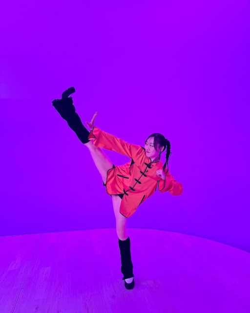 スラリ美脚のハイキックに注目！あの元SKE48美女、"チャイナ×ショーパン"ショットの魅力にファン撃沈！？