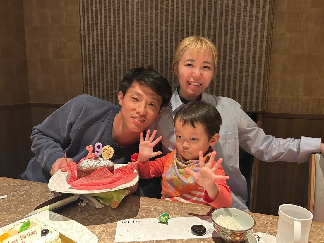 楽天残留の辰己涼介、家族と“幸せ”3ショット公開