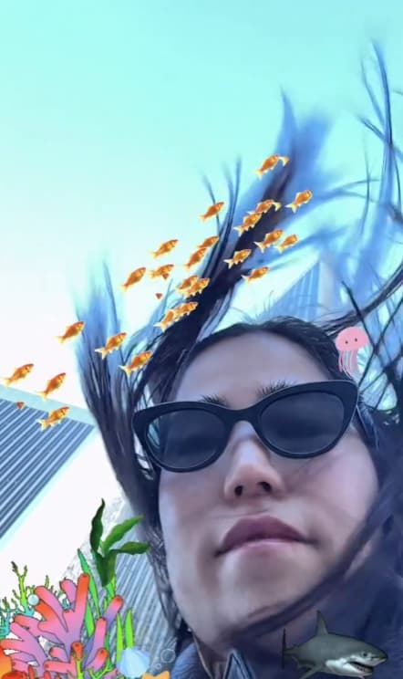 「すっかりLAに染まったね⁉︎」ゆりやんレトリィバァの風強すぎショットにファン爆笑