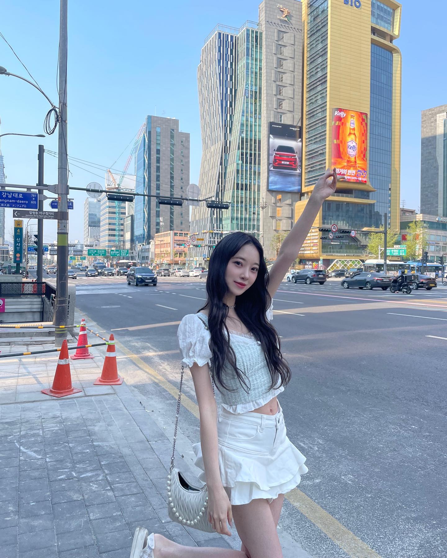 「まじ天使😍」堀未央奈の最新ショットに「スタイルよすぎ🤦‍♀️」の声続々🌟