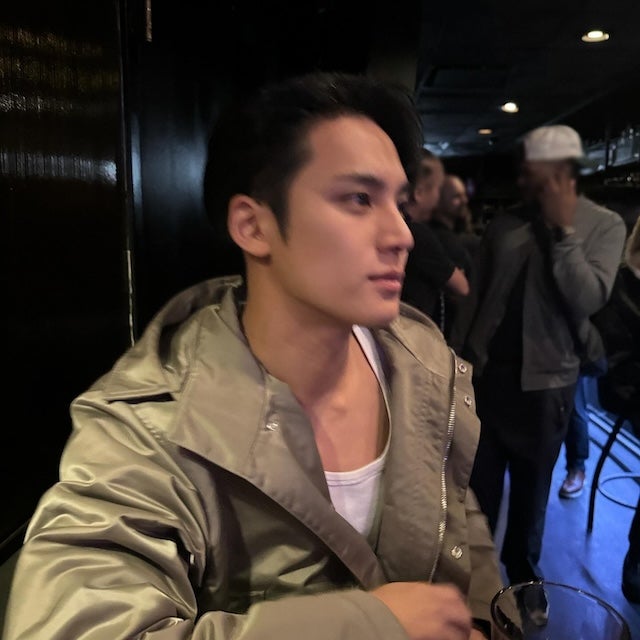 韓国の人気アイドルが最新オフショットを披露