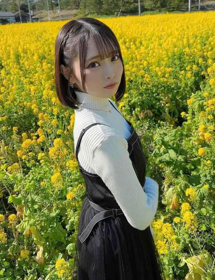 大人気アイドルの名の花畑での