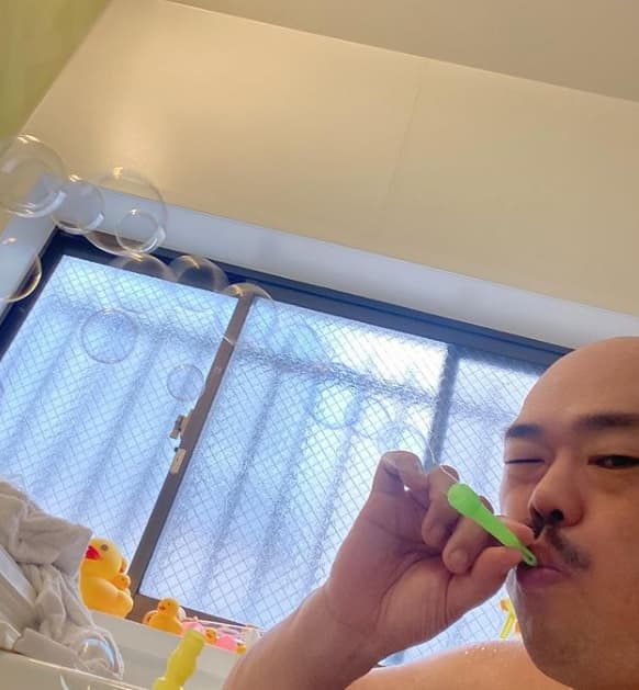 クロちゃん　リラックスタイムに大興奮！お風呂でシャボン玉遊び