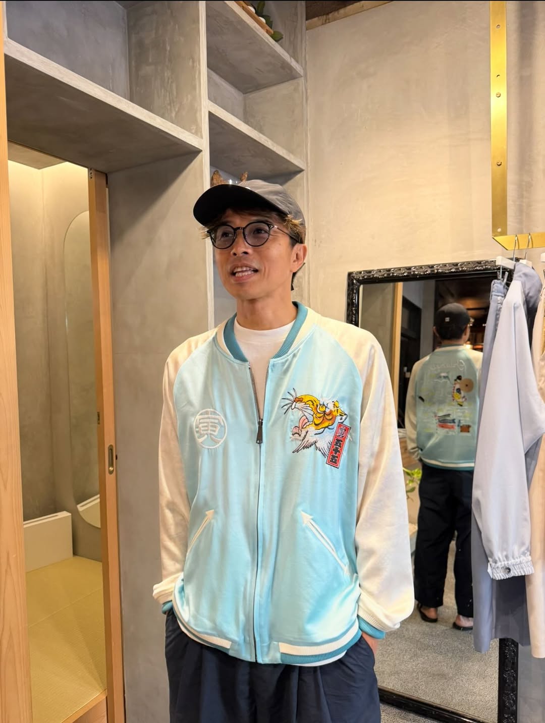 「似合いすぎてる」井ノ原快彦 新たに届いた“寅さんスカジャン”姿公開