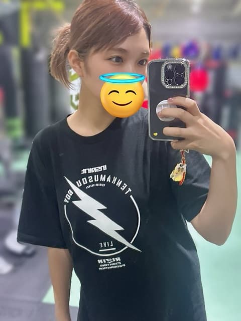 人気コスプレイヤーがジムで自分を責め抜いた姿を投稿！”稲妻メンタル”をファン賞賛